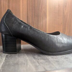 Clarks Loken Step Women’s Black Leather Shoes — 55mm / 2.2” Heel — Like New — 7W
